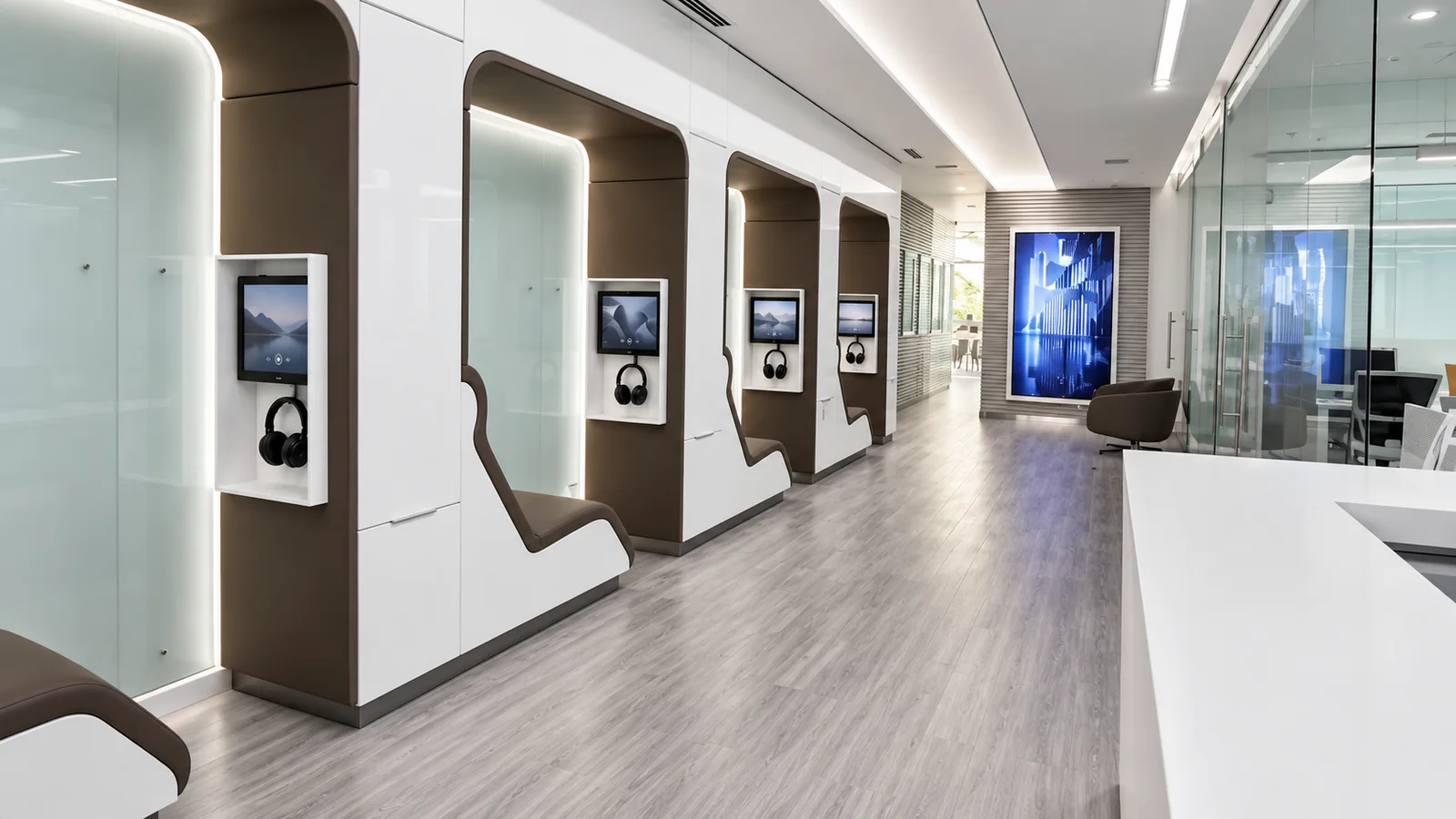 Instalación de pantallas interactivas y audio en módulos de pared